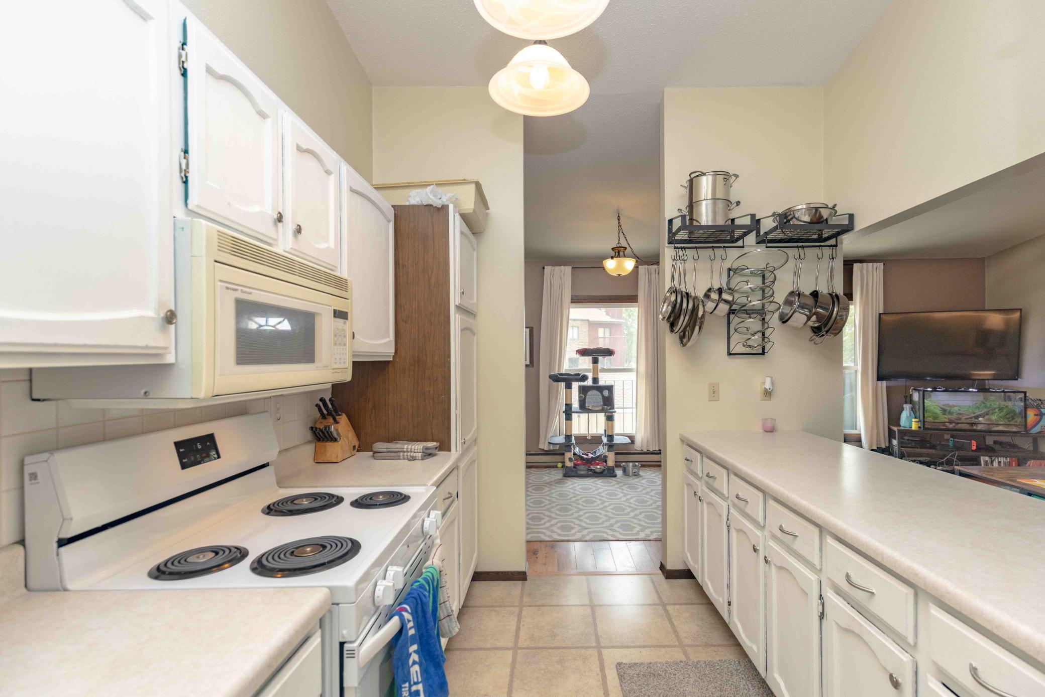 2629 Arrowhead Rd S Fargo MLS-11.jpg