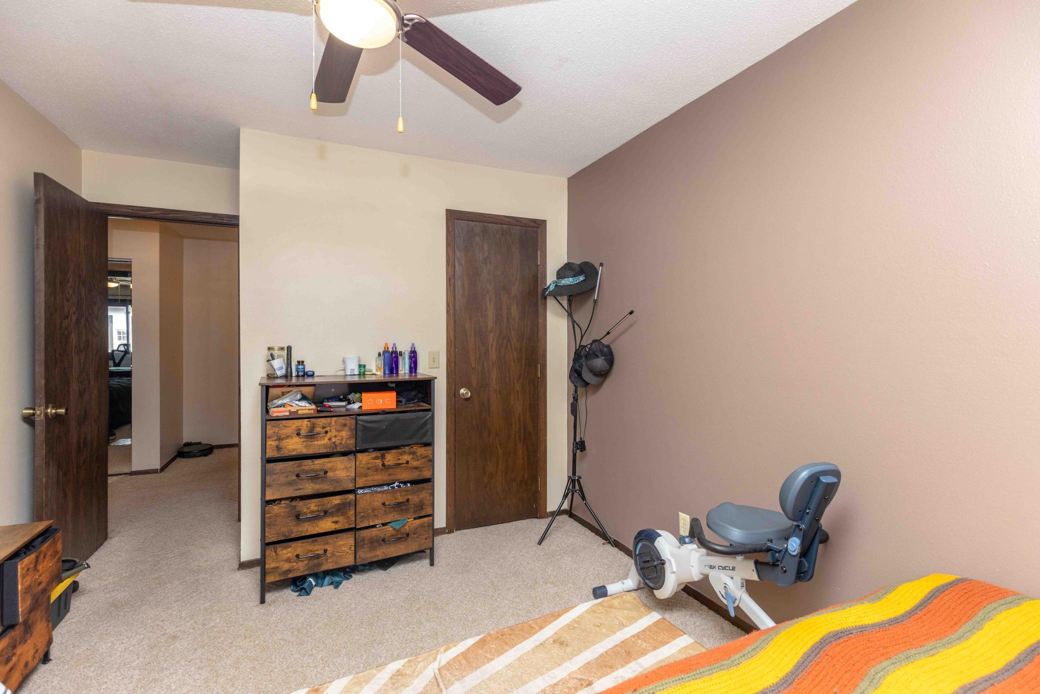 2629 Arrowhead Rd S Fargo MLS-18.jpg