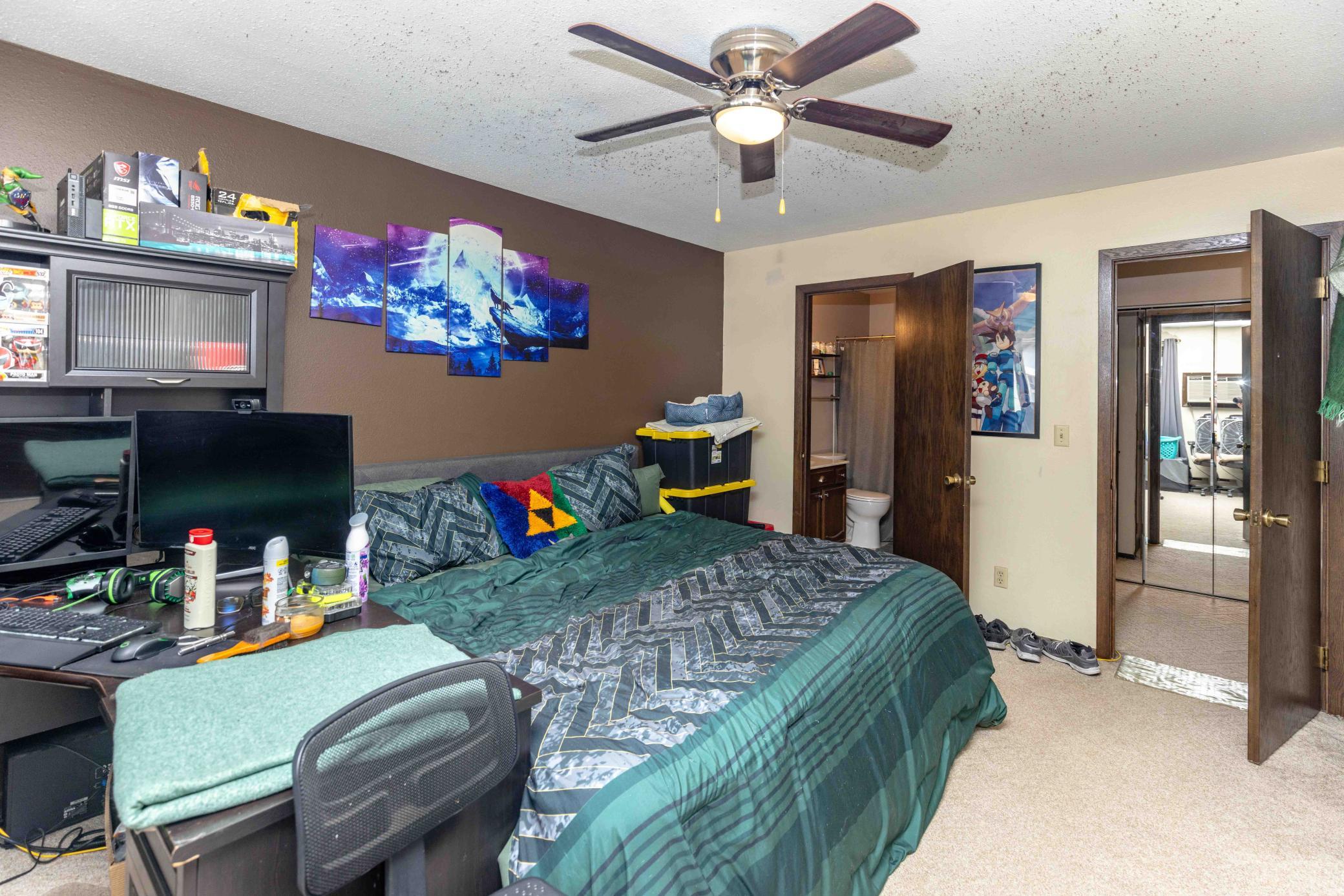 2629 Arrowhead Rd S Fargo MLS-21.jpg