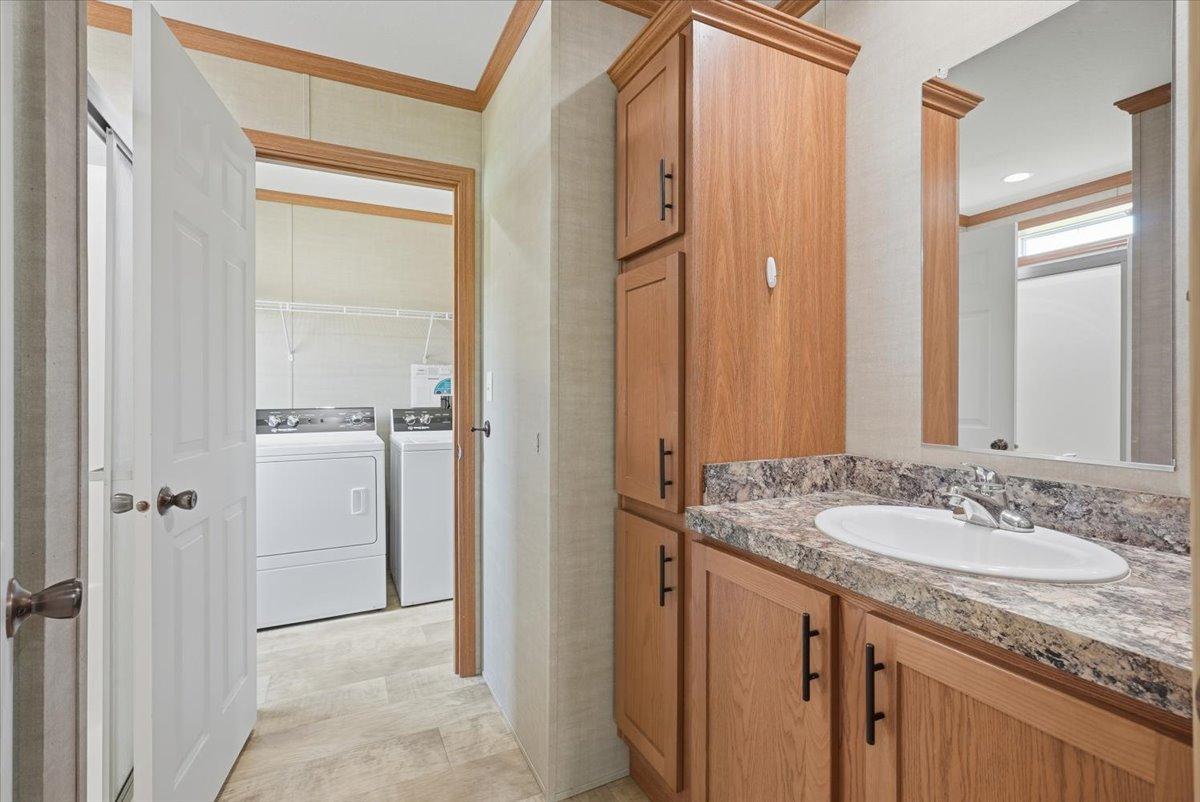 19-Bathroom 2.jpg