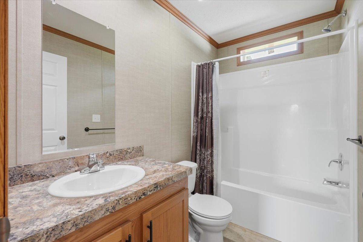 18-Bathroom 1.jpg