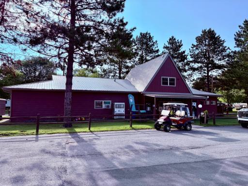 Campground lodge with souvenirs & ice cream