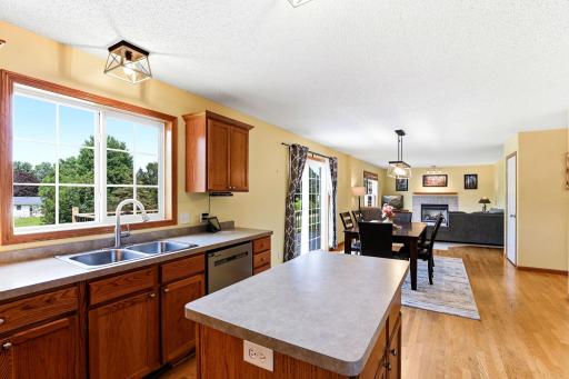 1414 Sunbird Lane, Faribault, MN 55021