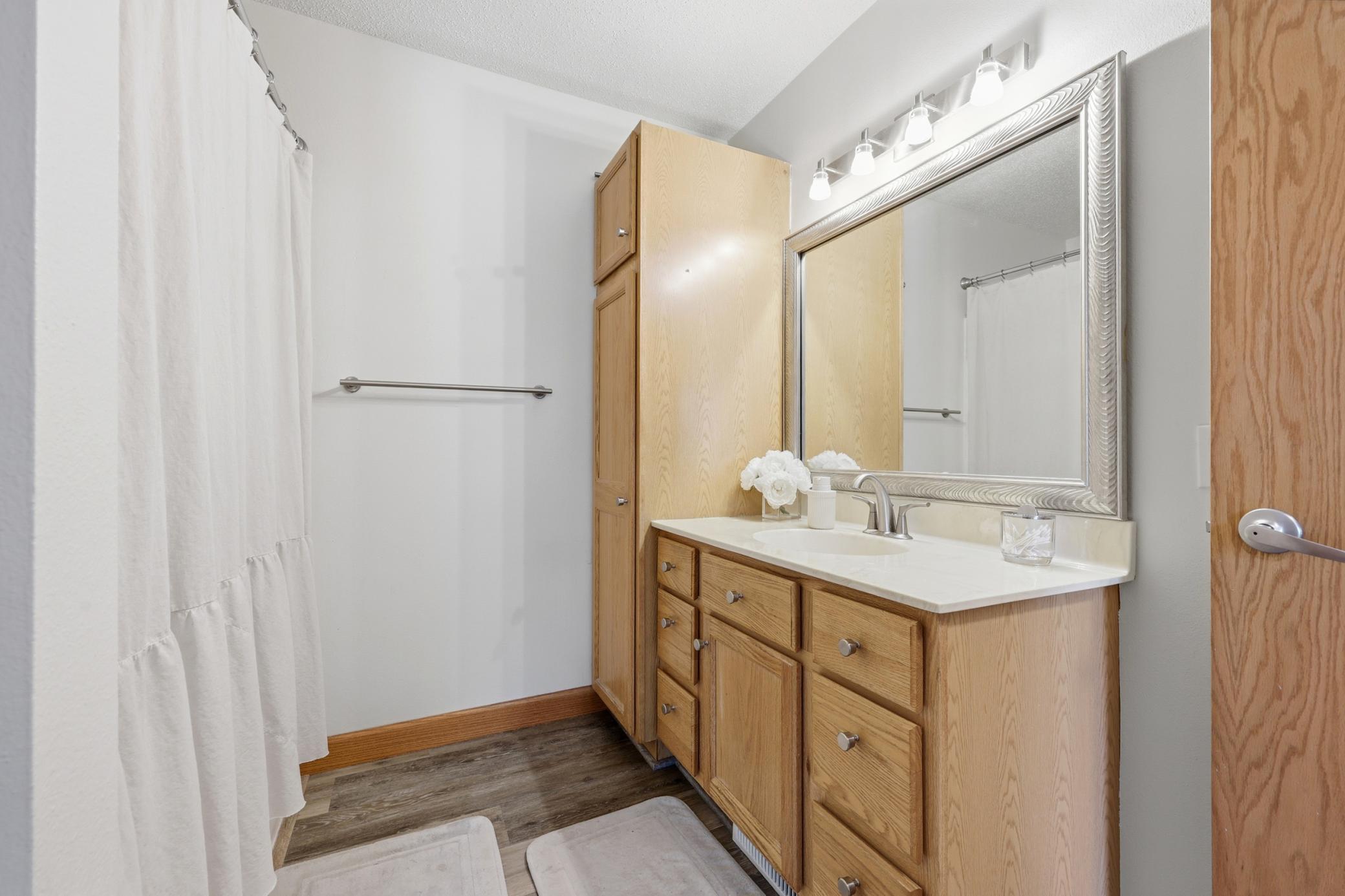 Upper Full Bath 1.jpg