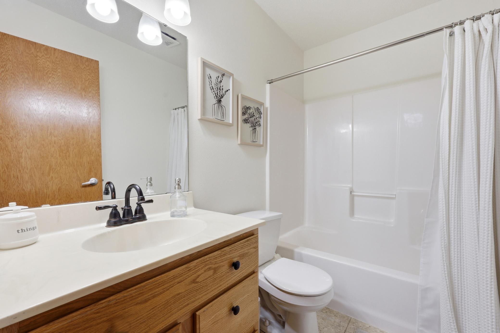 Lower Full Bath 2.jpg