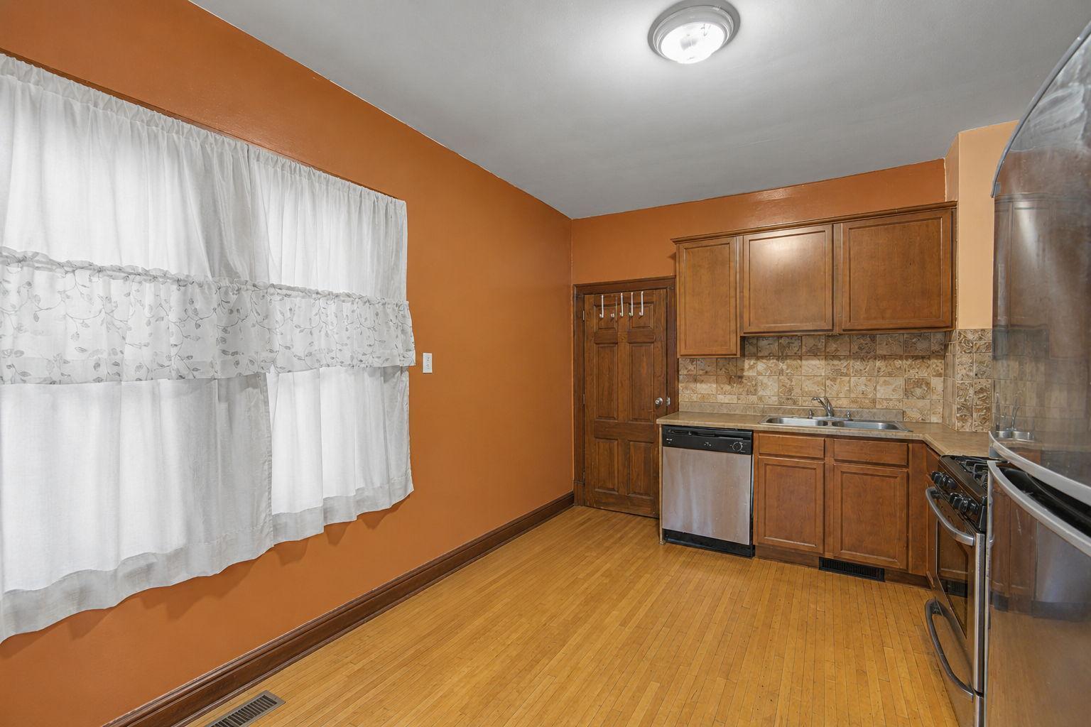 1625 Pole Street NE edit9.png