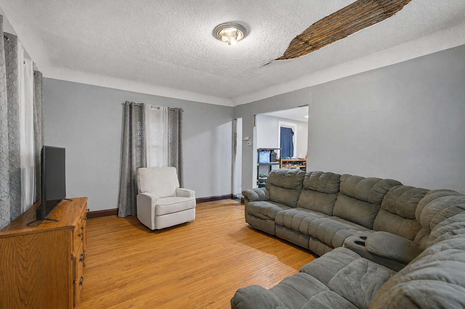 1625 Pole Street NE edit2.png