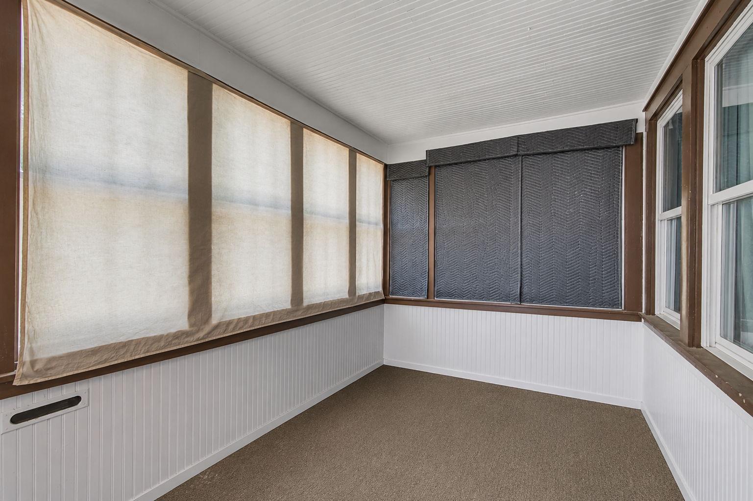 1625 Pole Street NE edit12.png