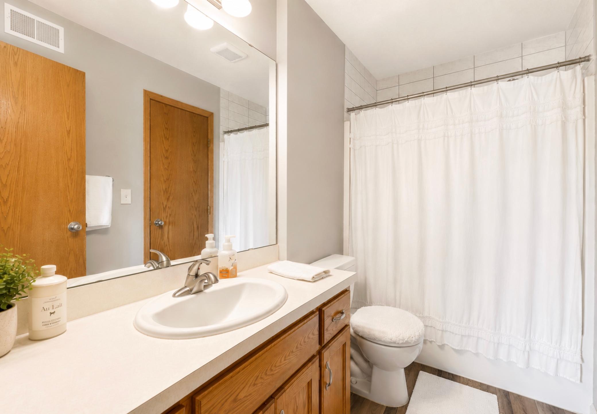 Main level full bathroom