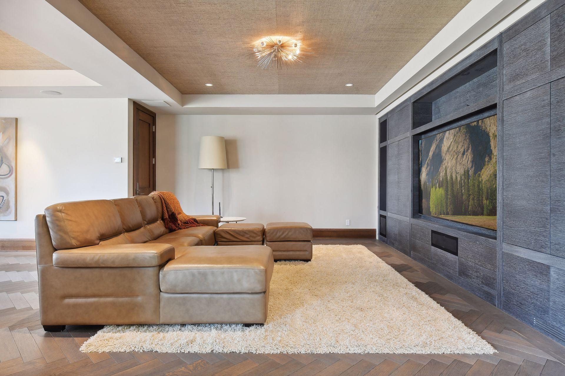 Lower level media area with built-in speakers