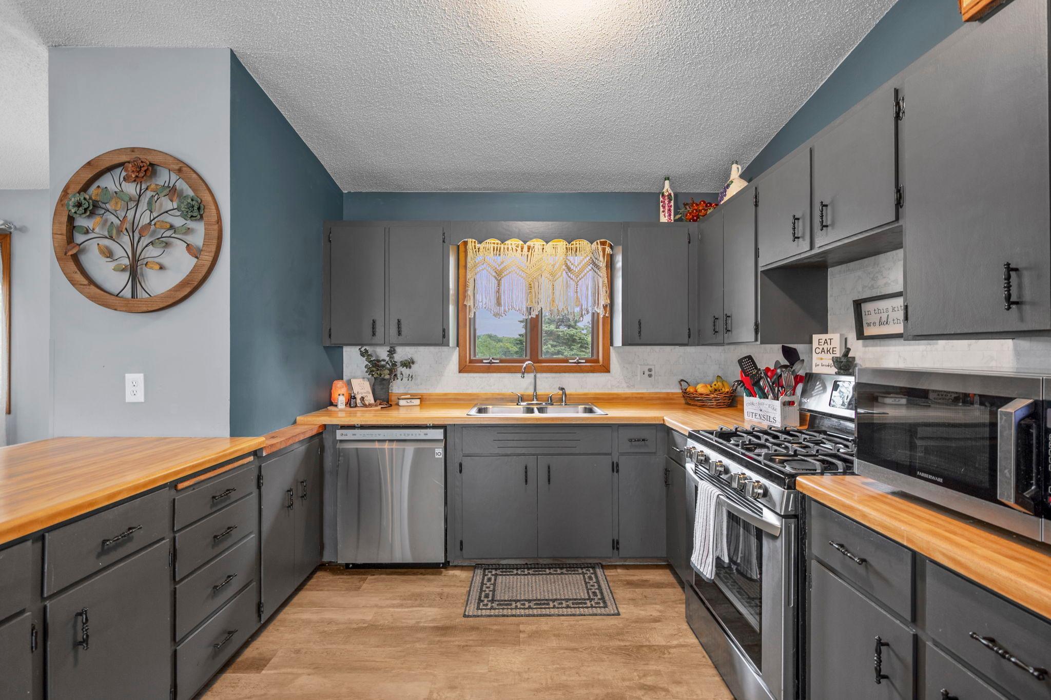 Updated kitchen with all new appliances