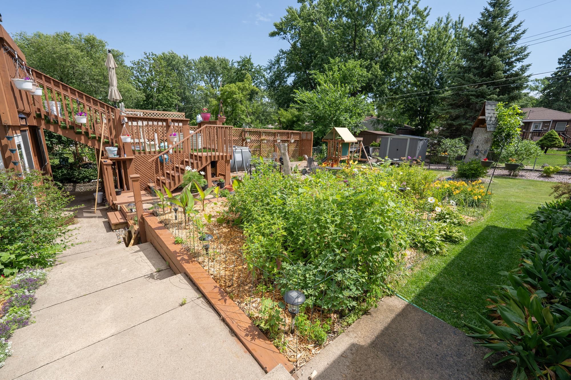 The current owner loves to garden and has perennials and annuals throughout the entire backyard with amazing landscaping. Don't feel uncomfortable, all of it's very easy to care for. This is a gardener's dream