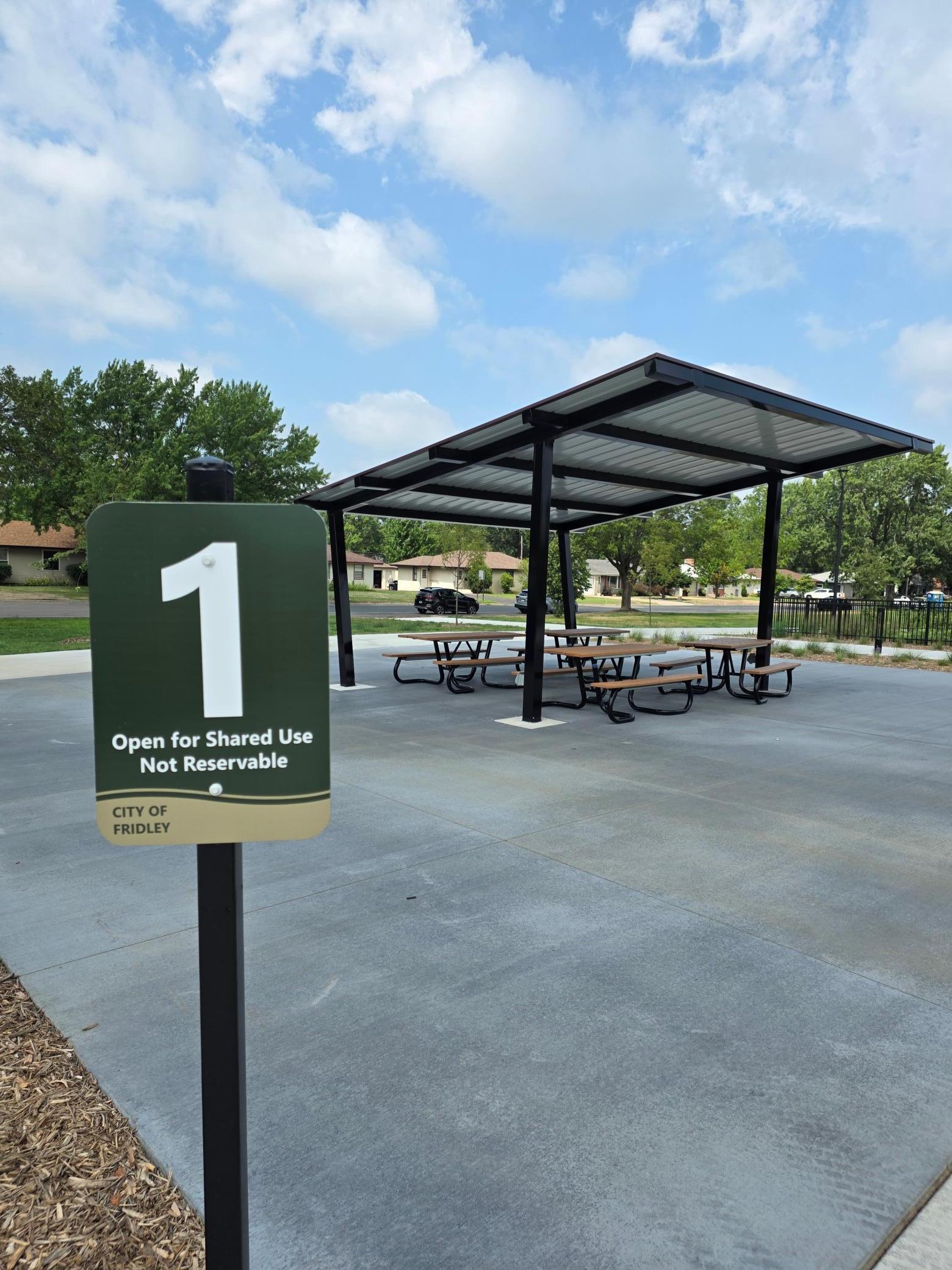 Commons park is just one of the many features that Fridley has to offer. You're also within a mile of shopping, restaurants and 694. For a quick easy commute Fridley is a wonderful community to live in.