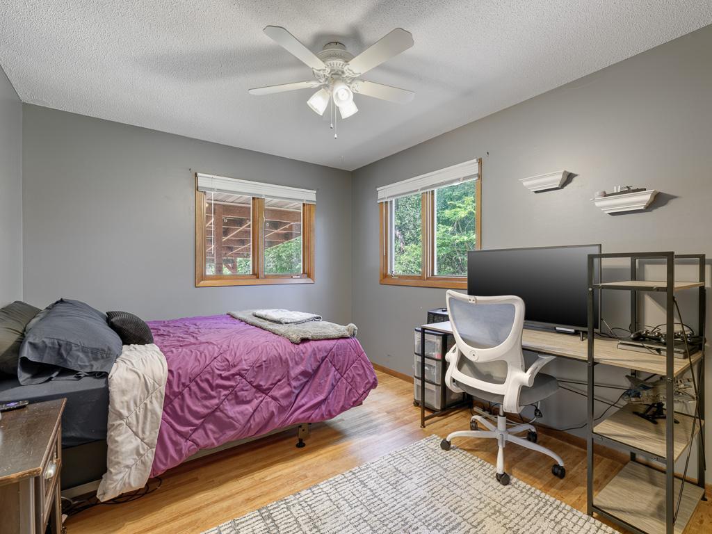 14 - Bedroom.jpg