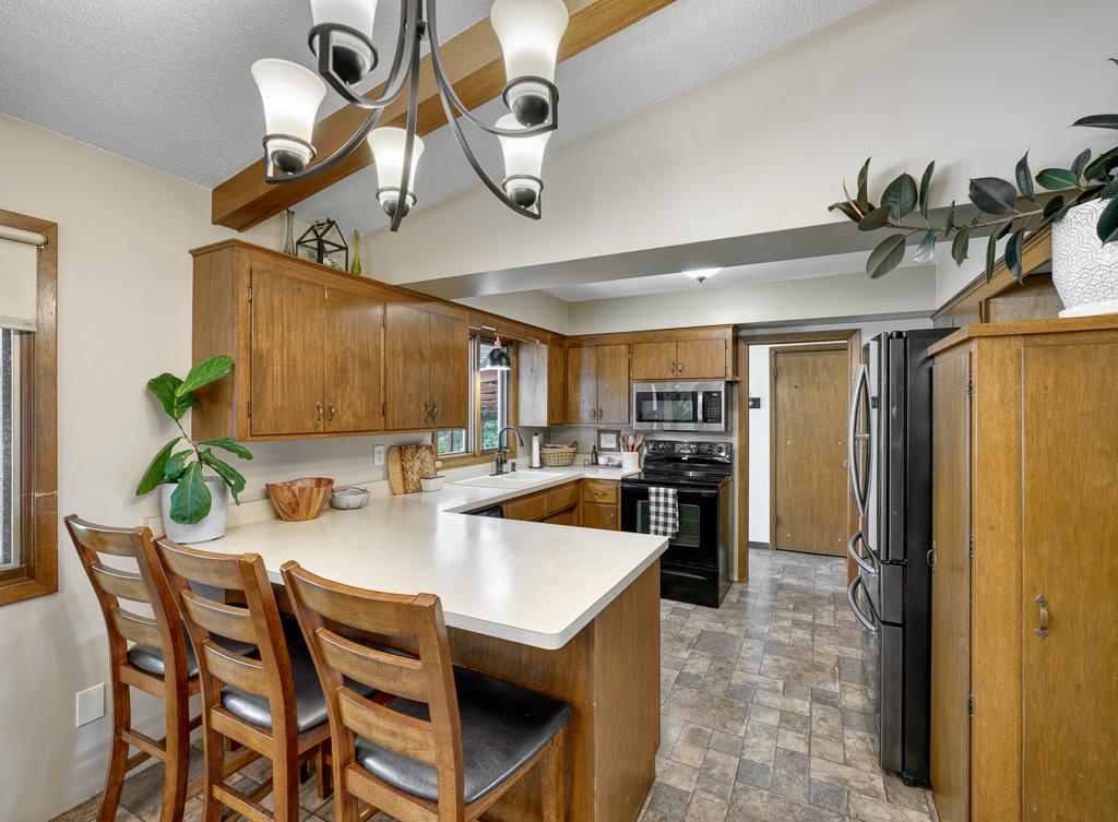 8 - Kitchen.jpg