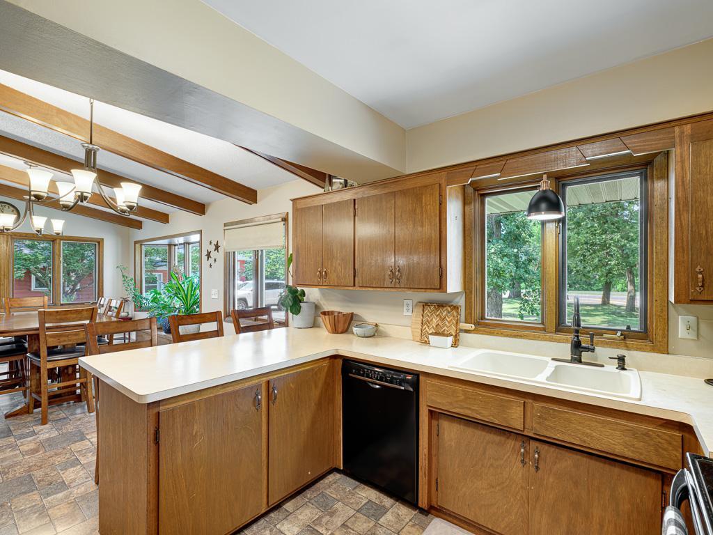 9 - Kitchen.jpg