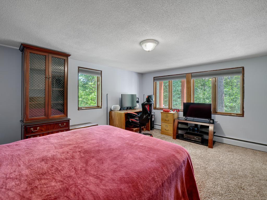 20 - Bedroom.jpg