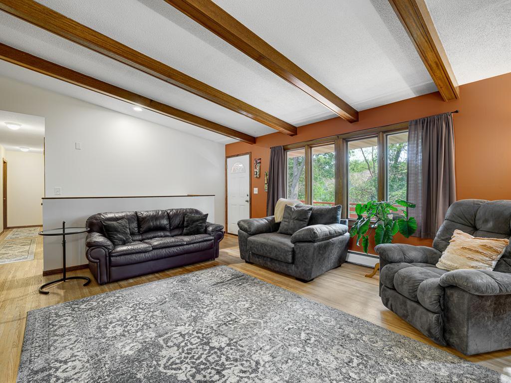 4 - Living Room.jpg