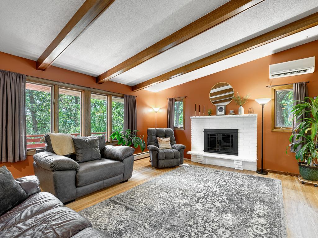 3 - Living Room.jpg