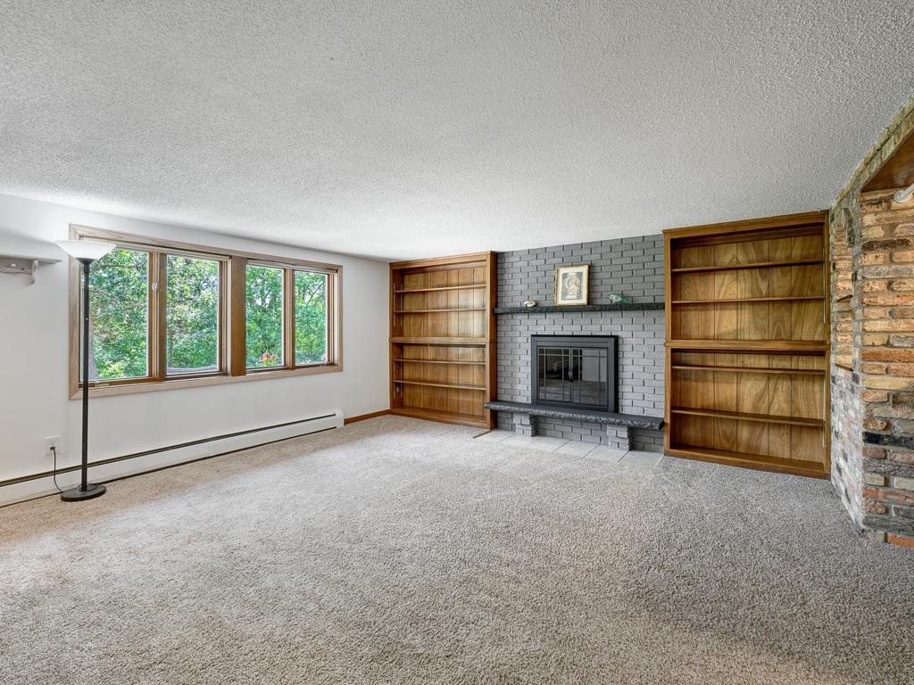 17 - Family Room.jpg