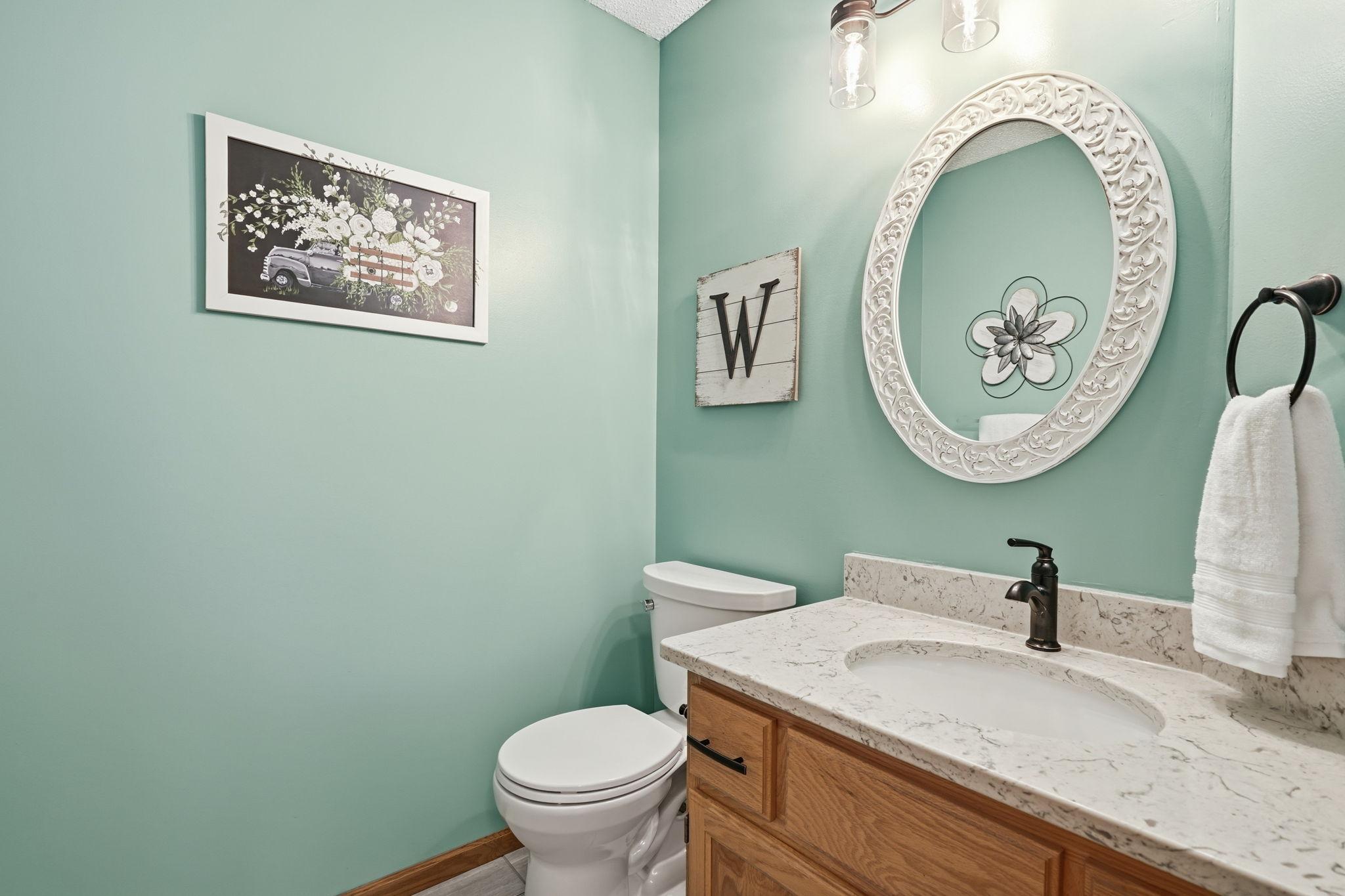 Main floor 1/2 bath