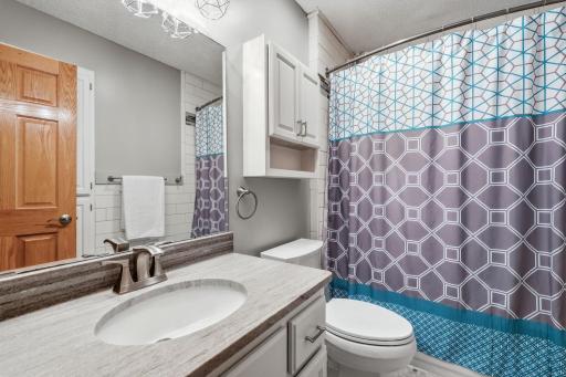 Full bath upper-level