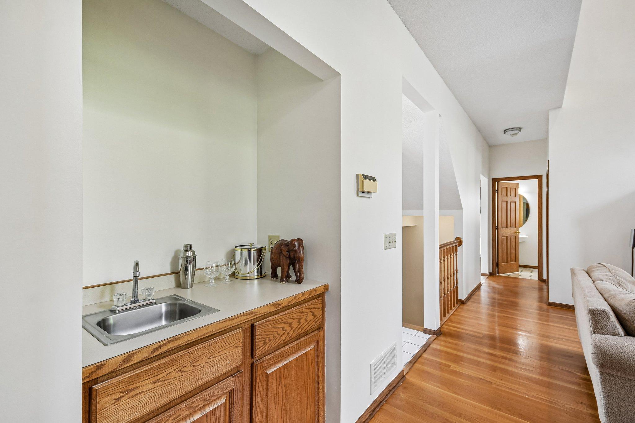 15-web-or-mls-Abbey Way-S2107-015.jpg