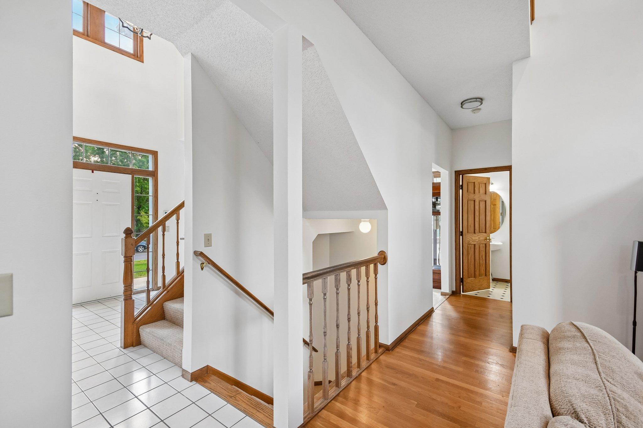 14-web-or-mls-Abbey Way-S2107-014.jpg