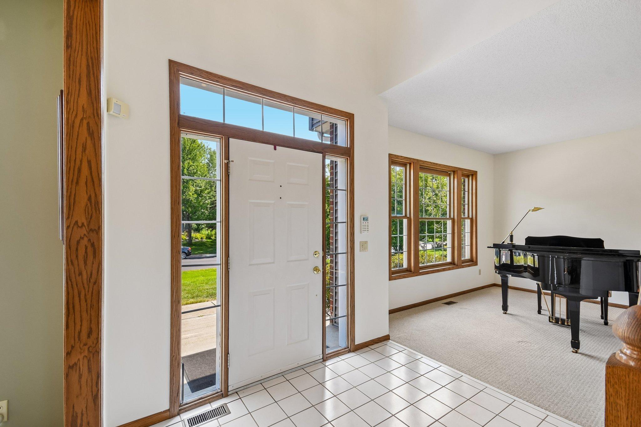 7-web-or-mls-Abbey Way-S2107-007.jpg