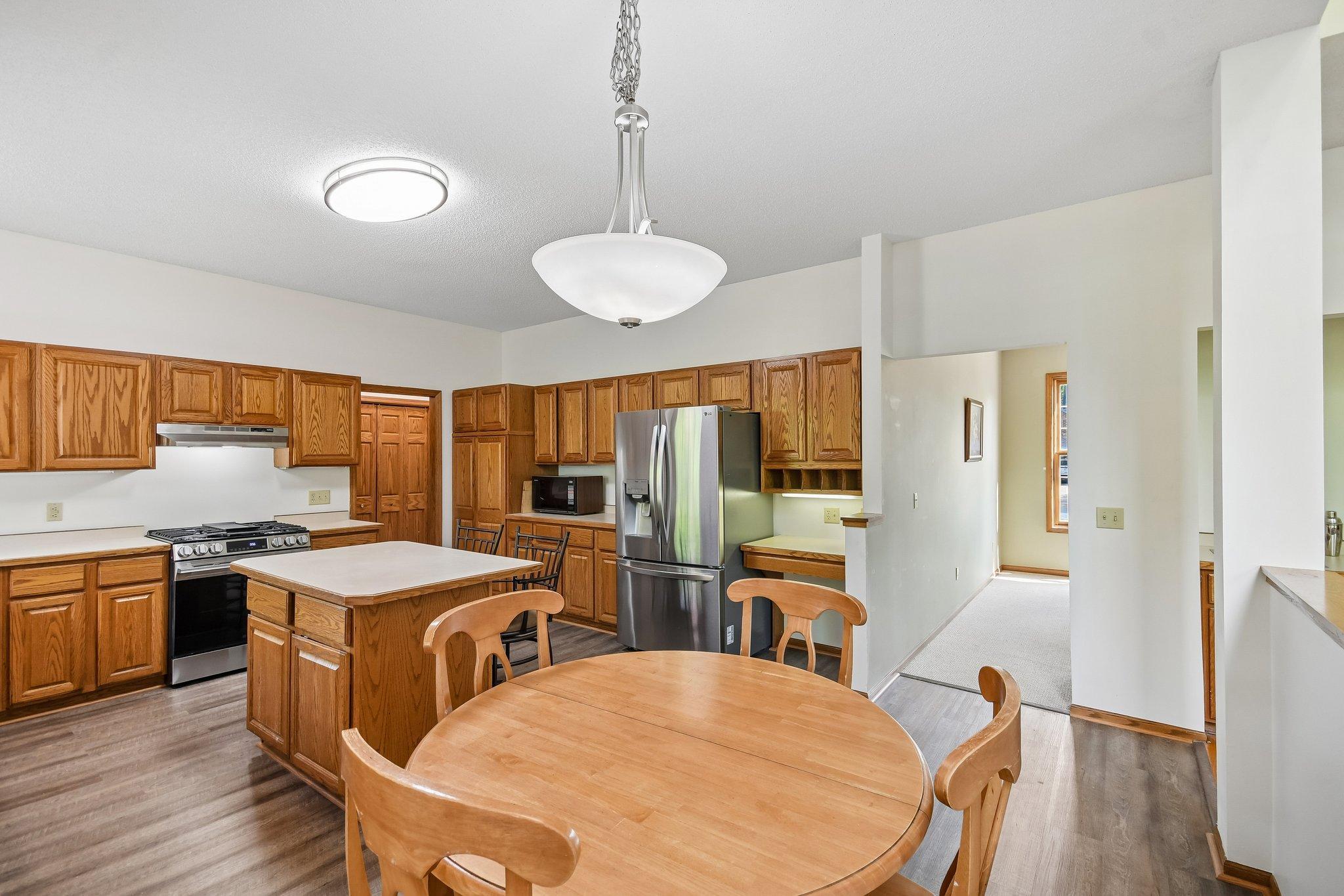 17-web-or-mls-Abbey Way-S2107-017.jpg