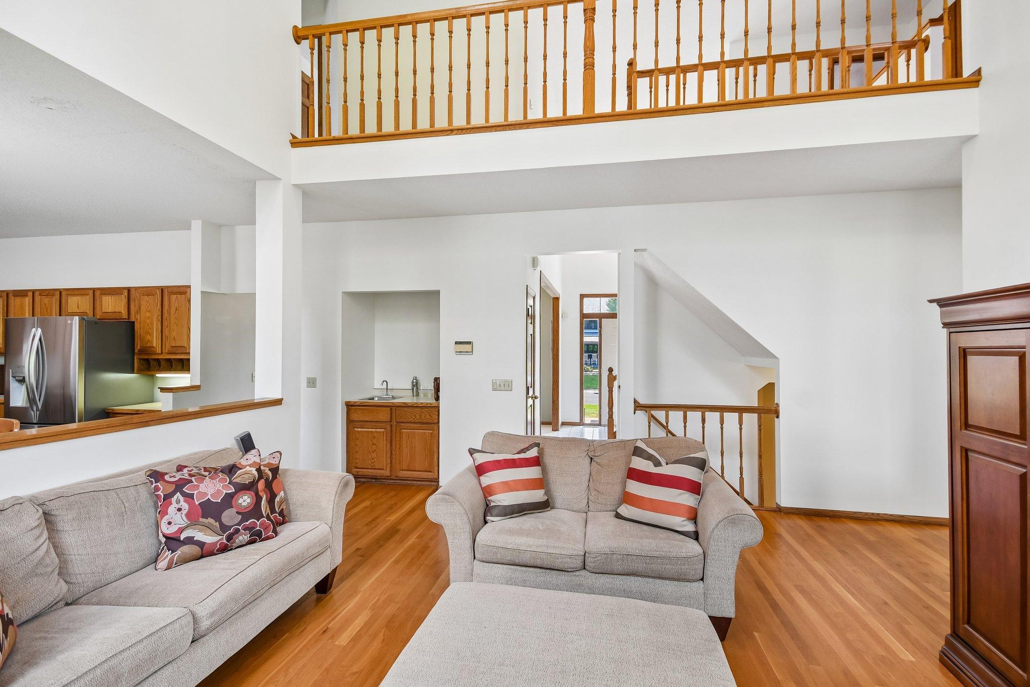 11-web-or-mls-Abbey Way-S2107-011.jpg
