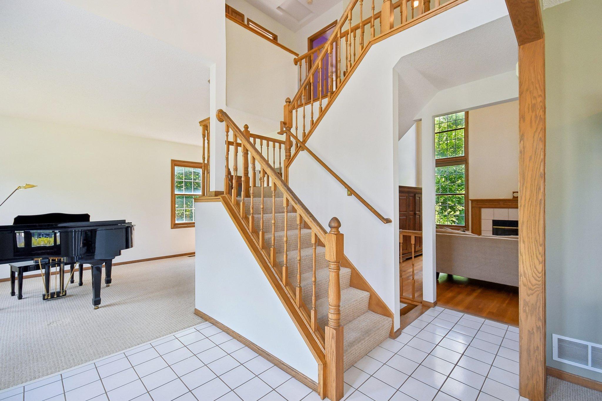 9-web-or-mls-Abbey Way-S2107-009.jpg