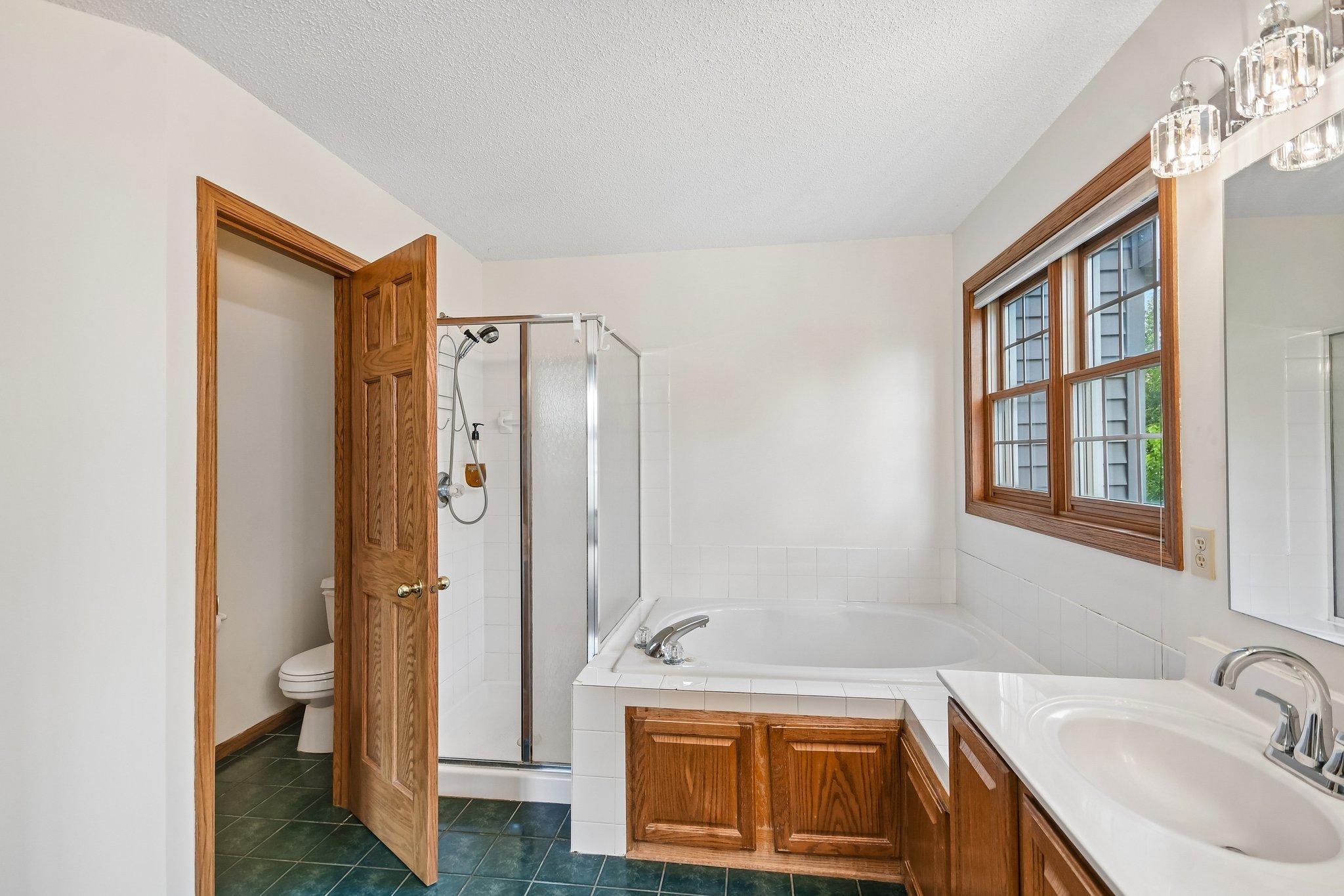 59-web-or-mls-Abbey Way-S2107-059.jpg