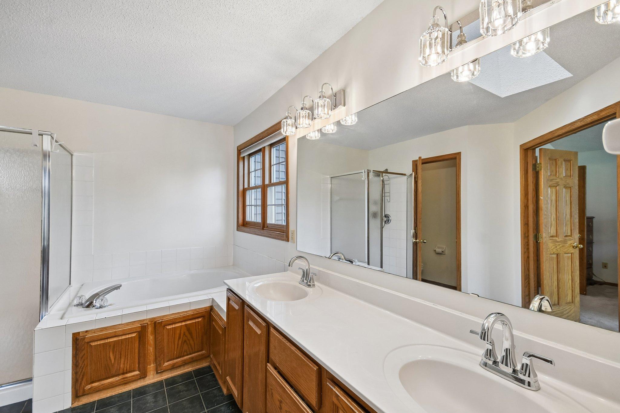 61-web-or-mls-Abbey Way-S2107-061.jpg