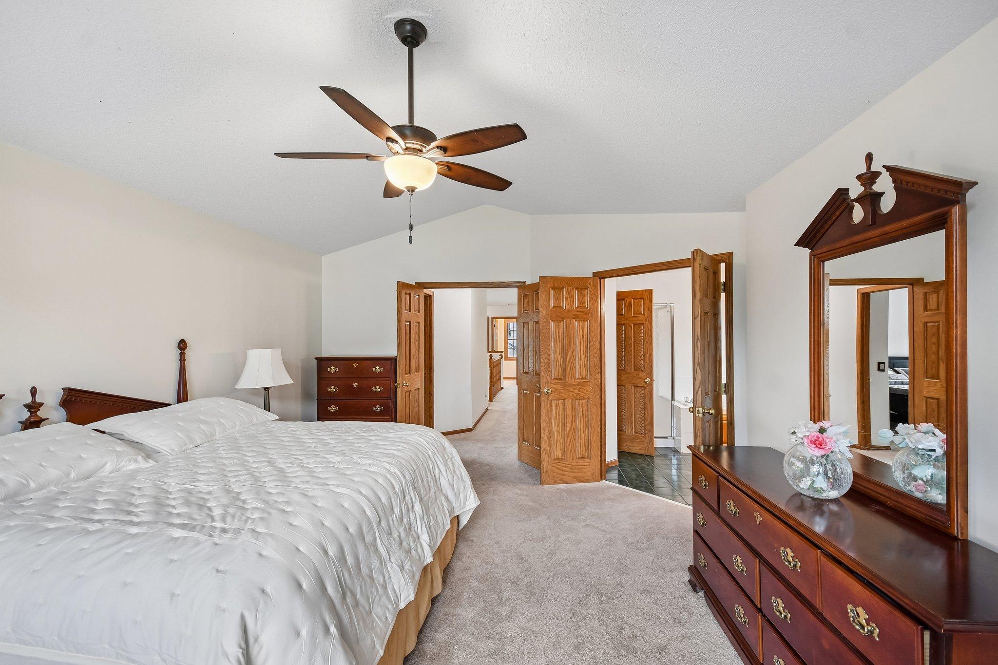 57-web-or-mls-Abbey Way-S2107-057.jpg