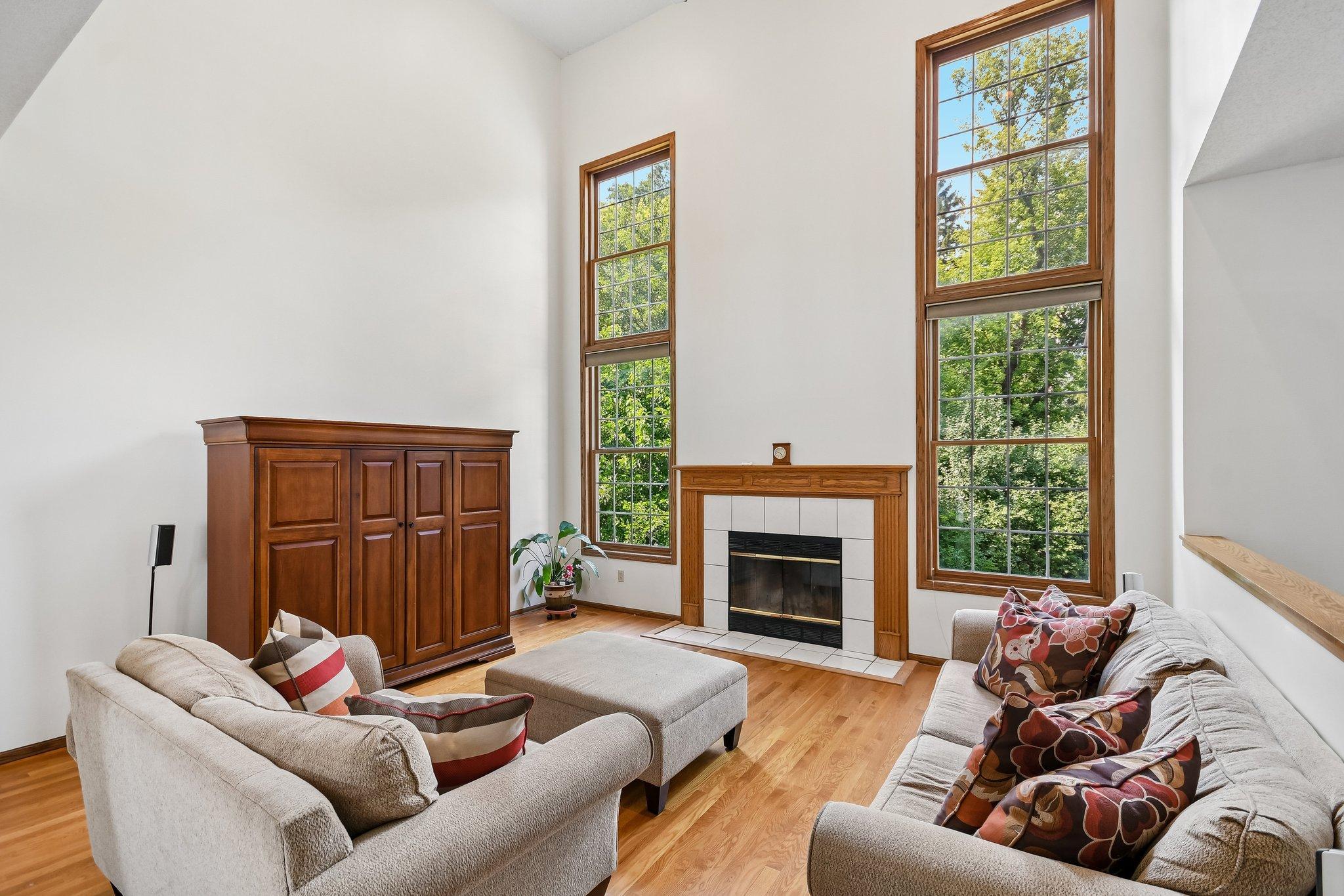 10-web-or-mls-Abbey Way-S2107-010.jpg