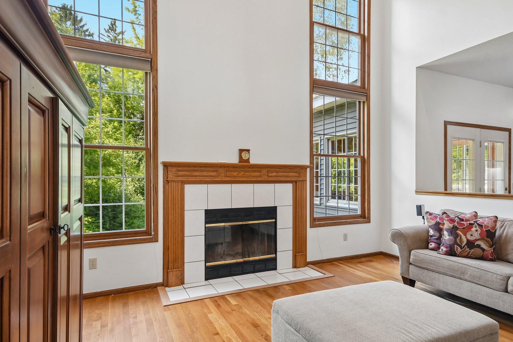 12-web-or-mls-Abbey Way-S2107-012.jpg
