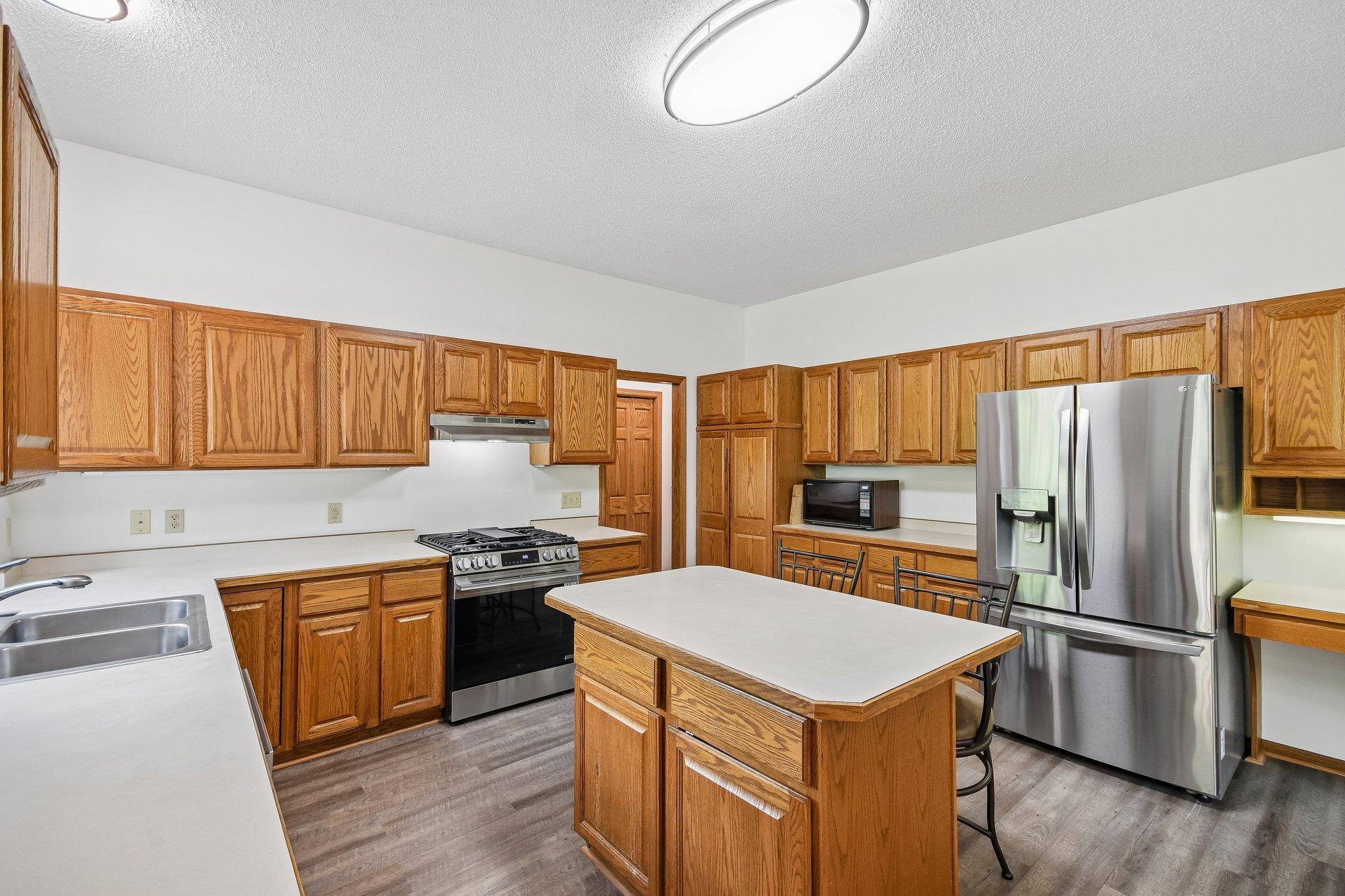 26-web-or-mls-Abbey Way-S2107-026.jpg