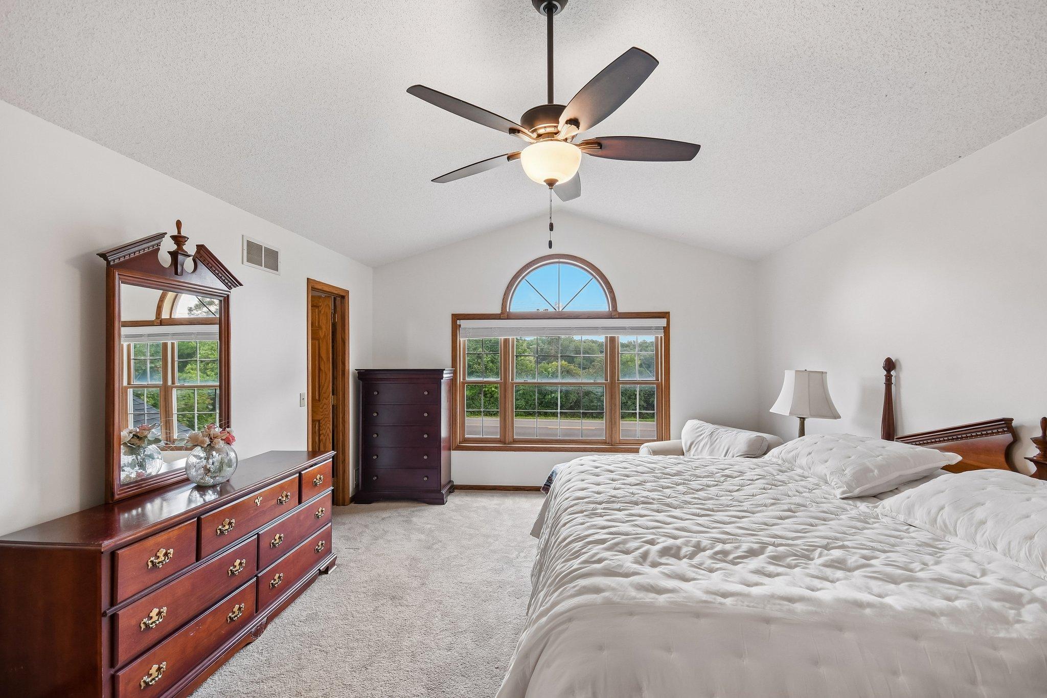 56-web-or-mls-Abbey Way-S2107-056.jpg