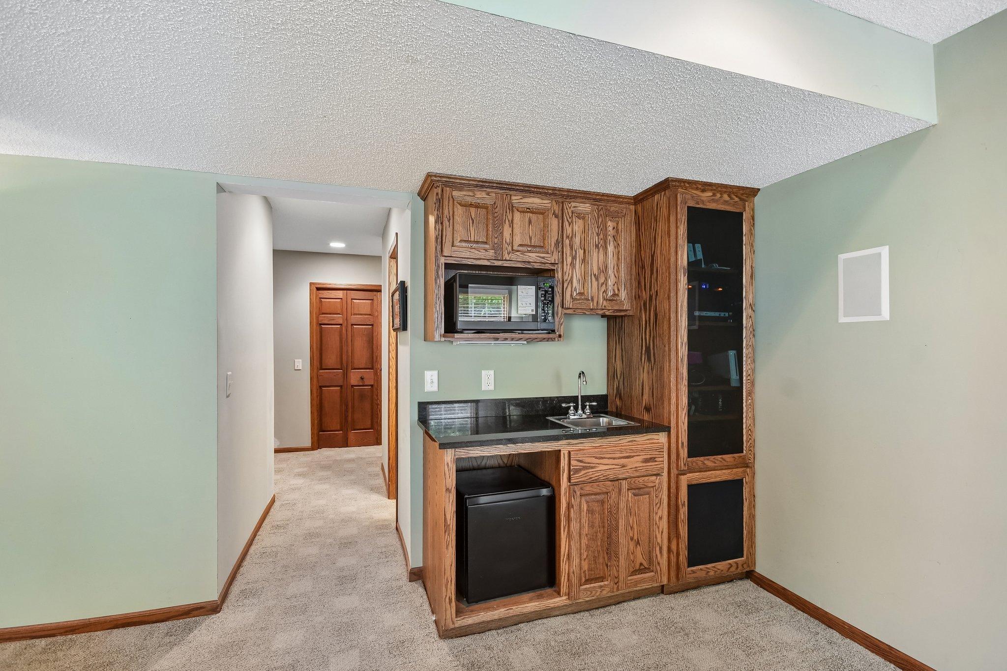 20-web-or-mls-Abbey Way-S2107-020.jpg