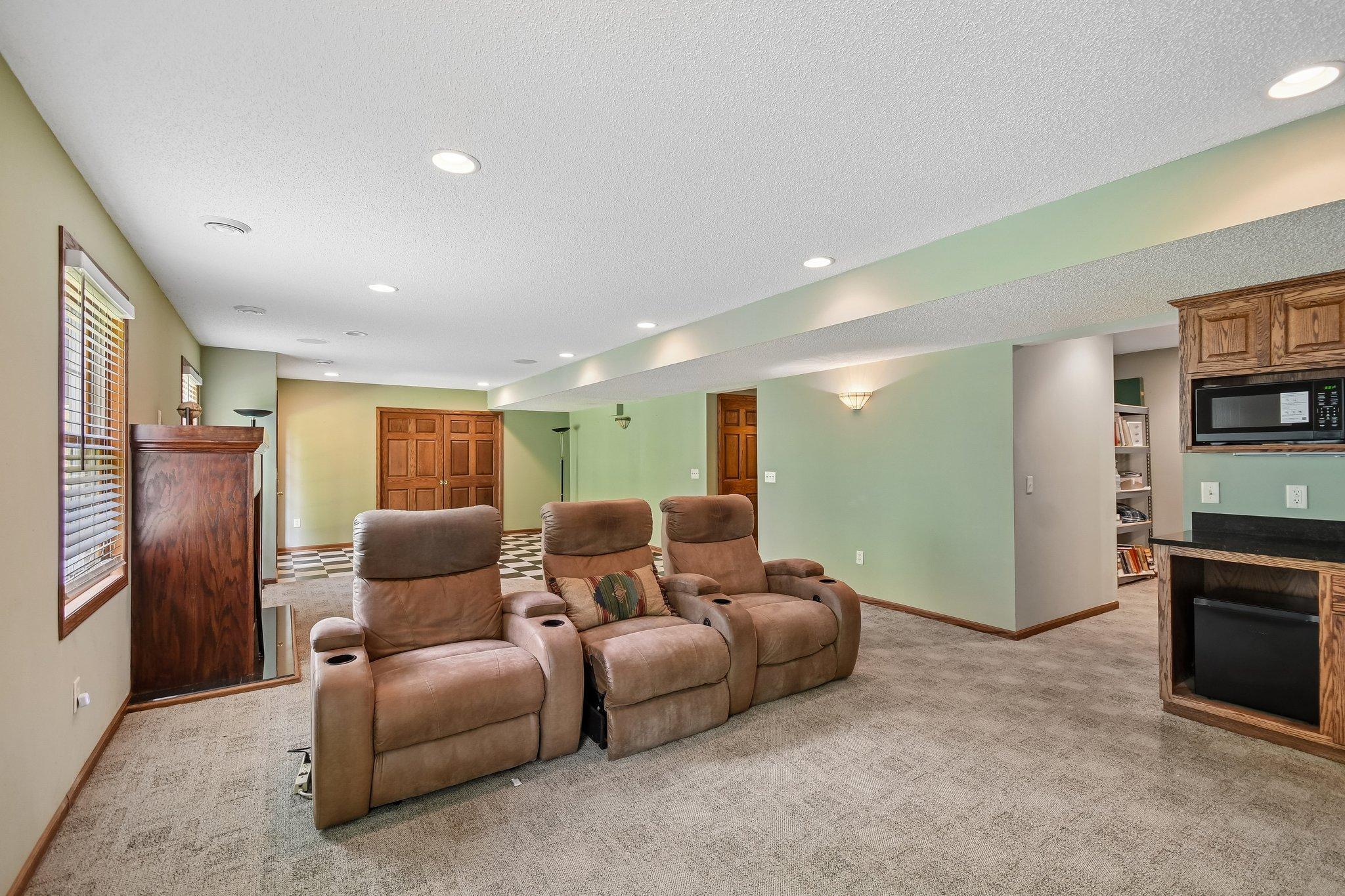 31-web-or-mls-Abbey Way-S2107-031.jpg