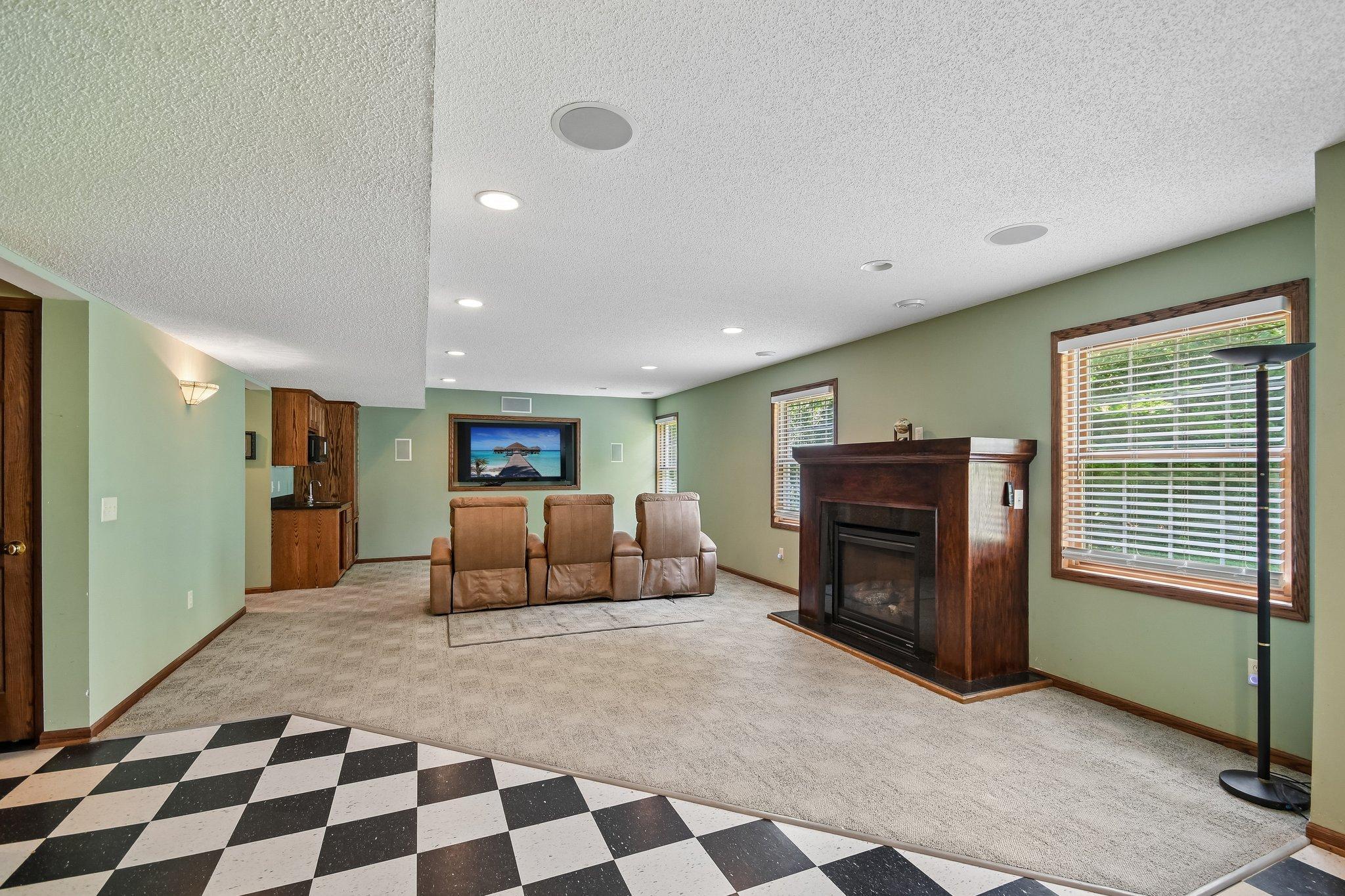 28-web-or-mls-Abbey Way-S2107-028.jpg