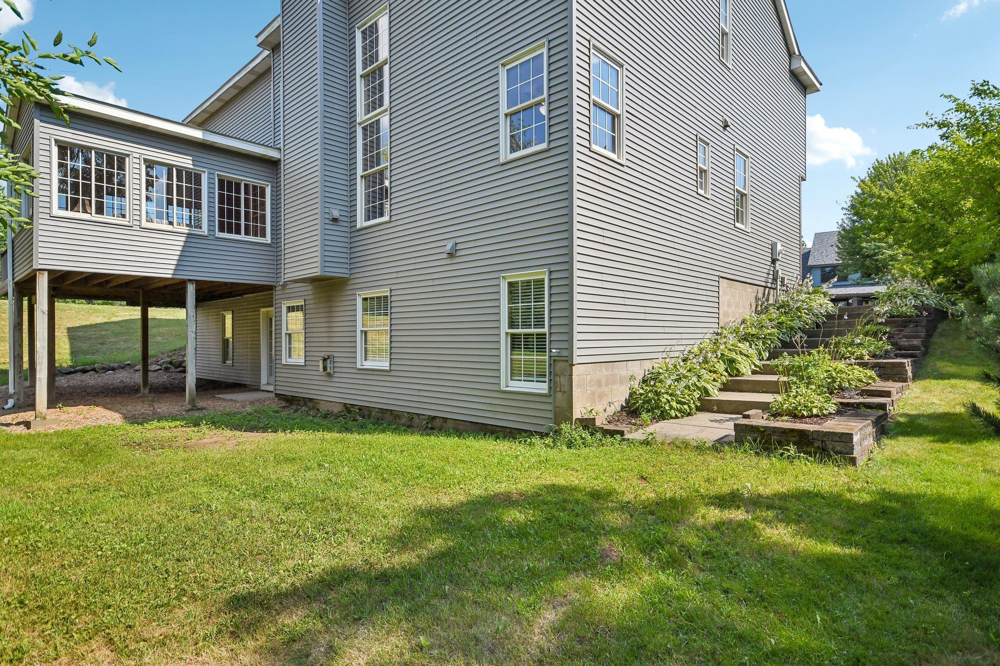 72-web-or-mls-Abbey Way-S2107-072.jpg