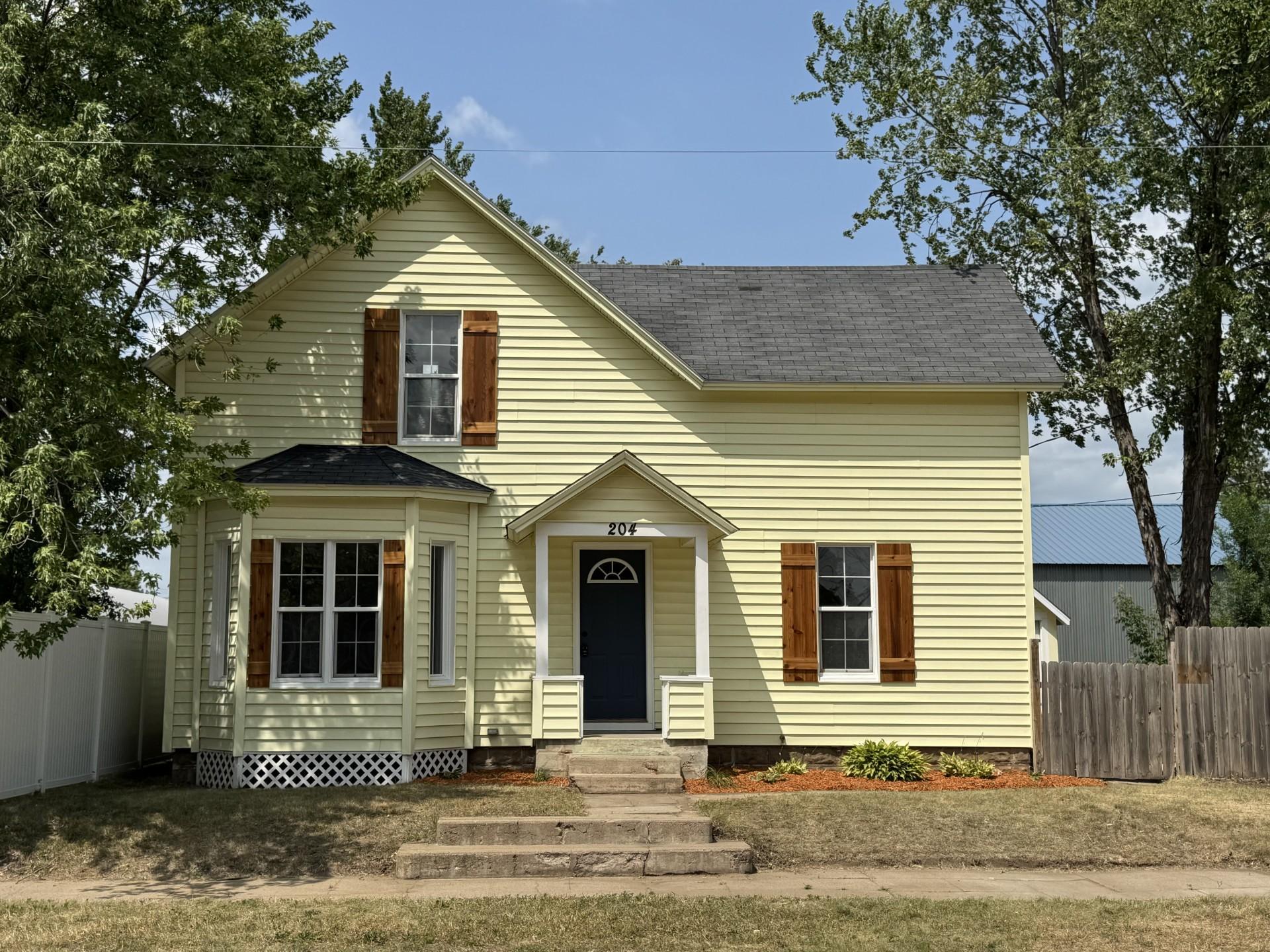 204 1st St So Royalton