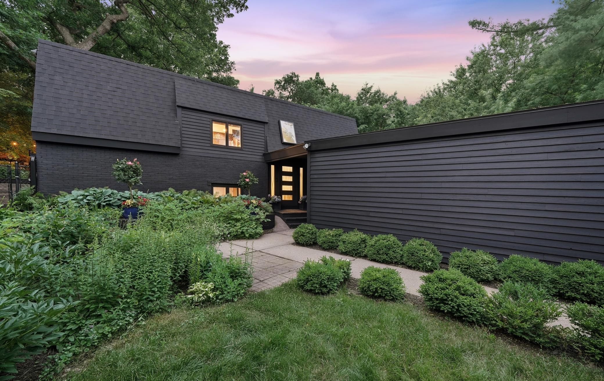 74_104_maddaus_exterior_twilight0004.jpg