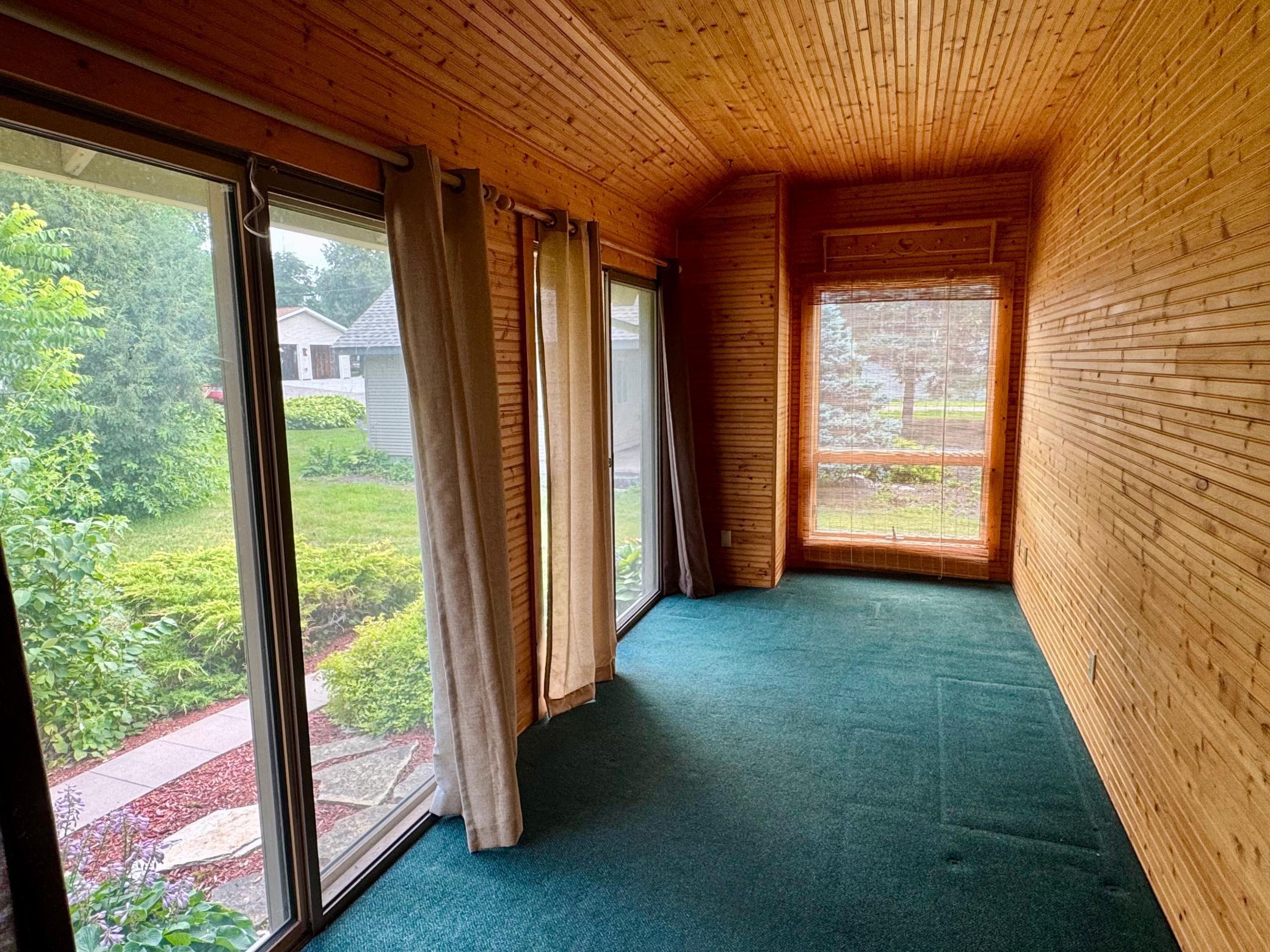 Sitting room to back yard