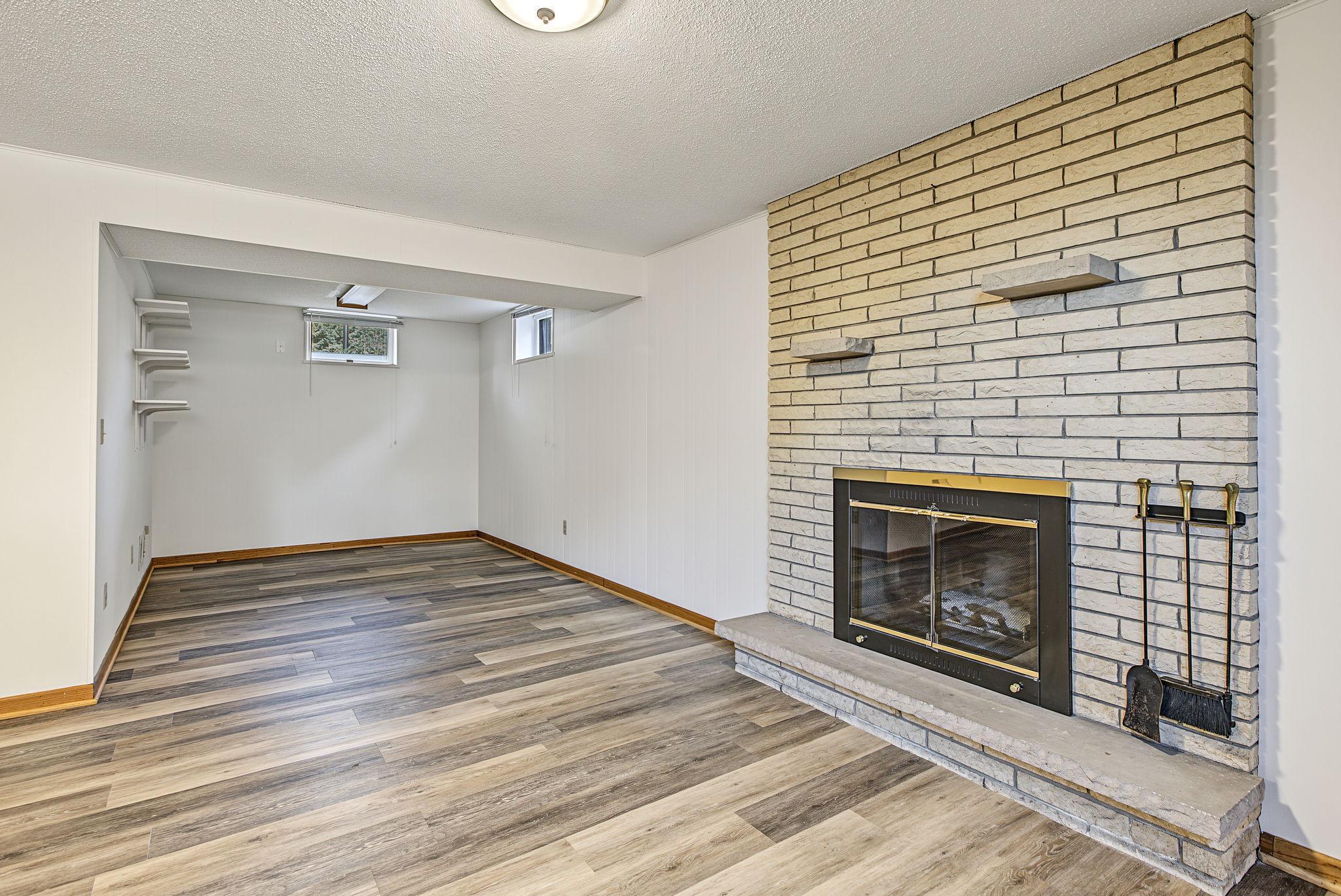 Office nook adjacent to family room - could also be turned into a 4th bedroom!