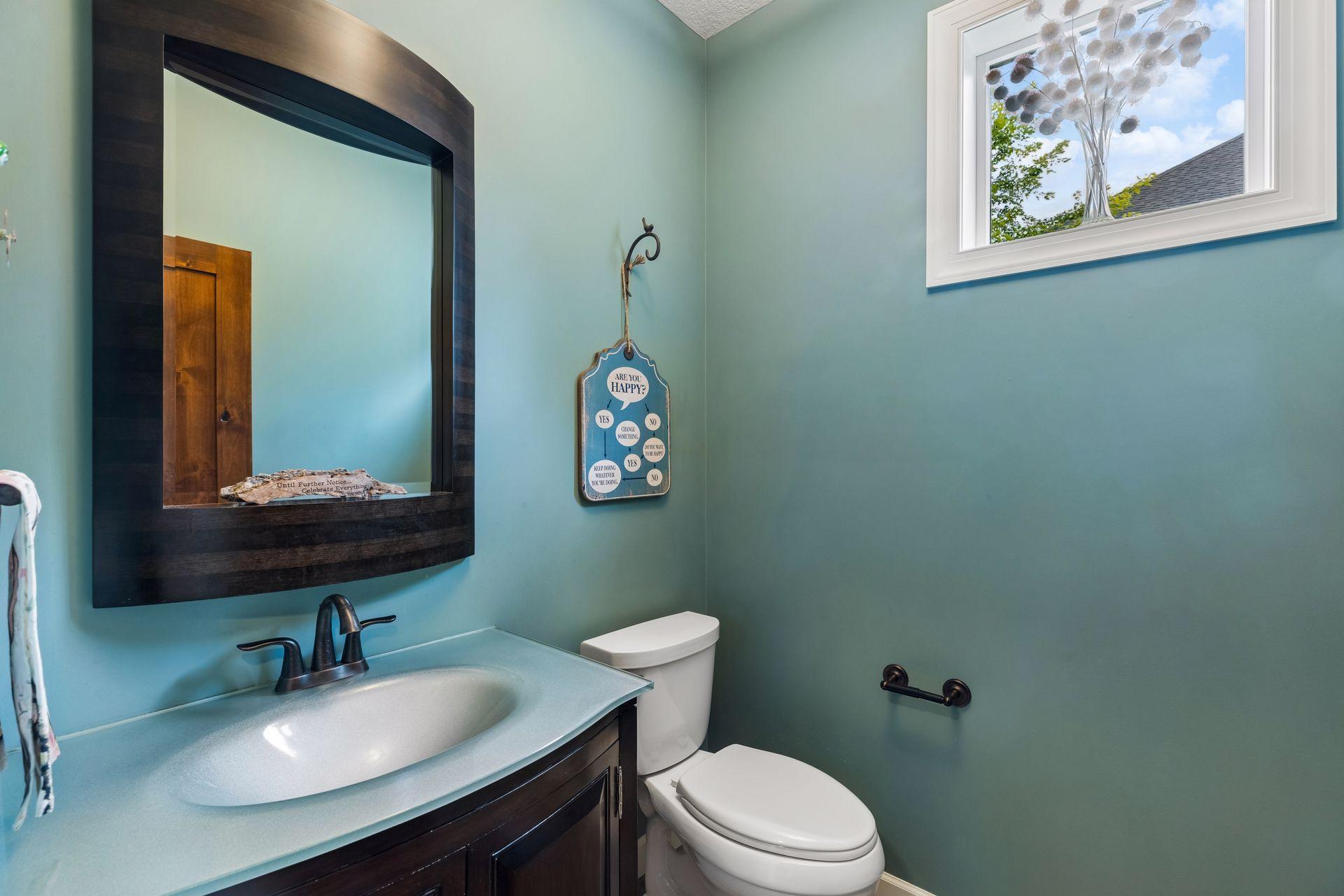 Main floor guest 1/2 bath