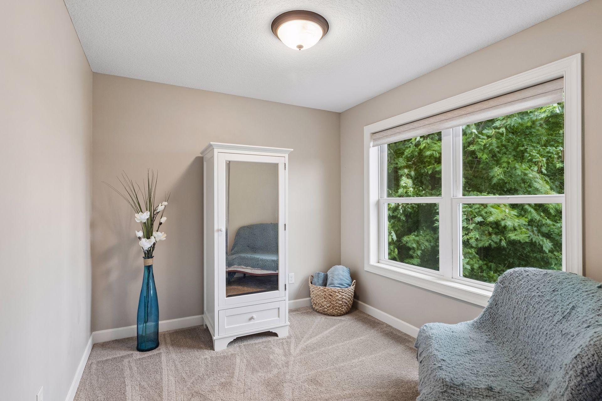 Sitting room connected to owner's retreat