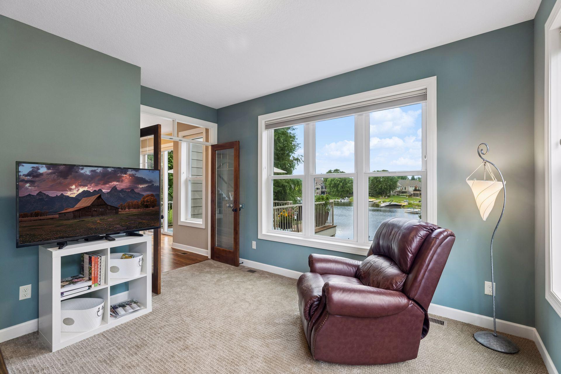 Main floor sun room / flex room